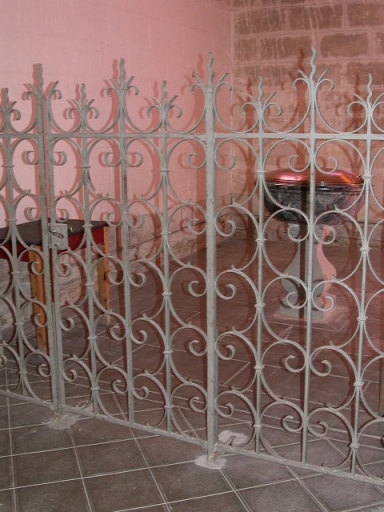Clôture de la chapelle des fonts