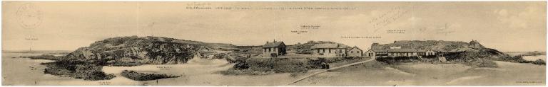 Vue panoramique de l'Île Cézembre depuis le sud, carte postale (éditions Guérin à Saint-Malo : G.F.). Chaque lieu est identifié : phare du Jardin, port et escalier des Moines, plage, cale et bâtiments
