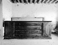 Meubles de sacristie : chasublier, placard, chapelle Saint-Gobrien (Saint-Servant-sur-Oust)