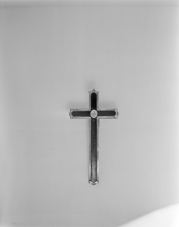 Croix reliquaire, prieuré Notre-Dame, église paroissiale, mairie (Île-d'Arz)