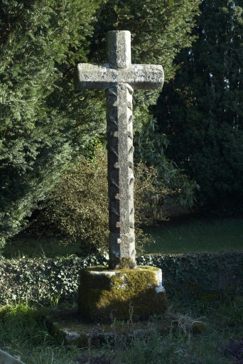 Croix dite croix du Procureur, rue de Berrien (Huelgoat)