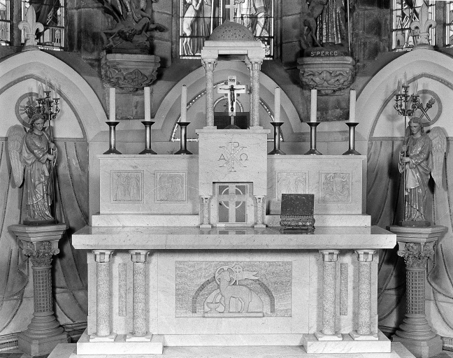 Maître-autel et retable