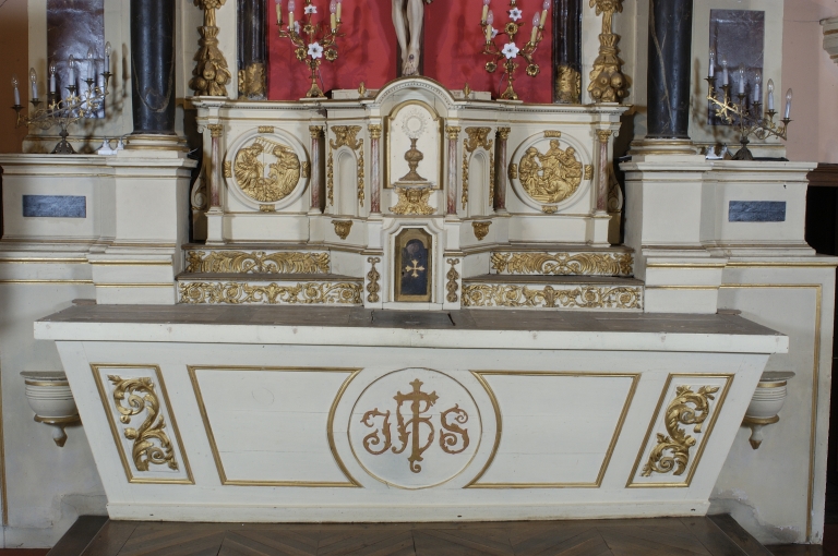 Tabernacle à ailes et gradins d'autel