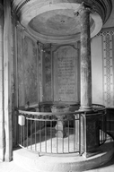 Fonts baptismaux, baldaquin des fonts baptismaux, clôture des fonts baptismaux, église paroissiale Saint-Martin (Lécousse)