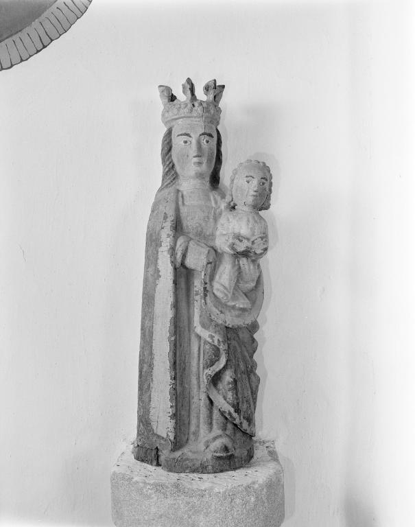 Statue (petite nature) : Vierge à l'enfant, chapelle Sainte-Barbe (Arradon)