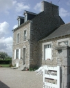 Mairie, écoles, postes, syndicat d'initiative, salle des fêtes, sémaphore, digue, boulevard, lavoirs et colonies de vacances sur la commune de Saint-Cast-le-Guildo