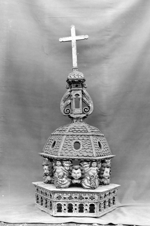 Elément de retable (?), presbytère (Carnoët)