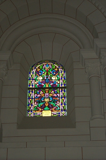 Ensemble des 8 verrières décoratives du choeur (baies 100 à 108)