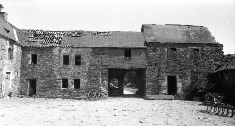 Manoir dit aussi ferme du gros chêne, la Villeneuve ; Coet Er fau (Pontivy)