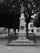Monument, place Pobéguin (Cléguérec)