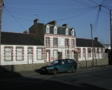 Groupe scolaire et ancienne mairie, actuellement école publique et Office Culturel, 13, 15 rue de Brest (Langueux)