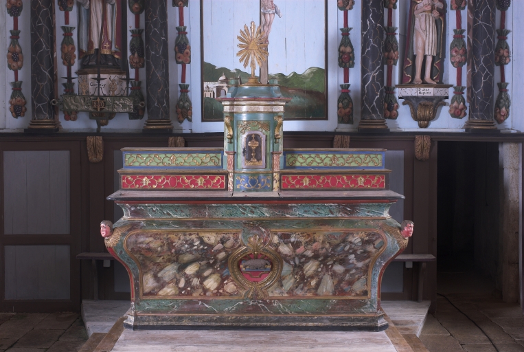 Autel ; gradins d'autel (2) ; tabernacle (maître-autel)