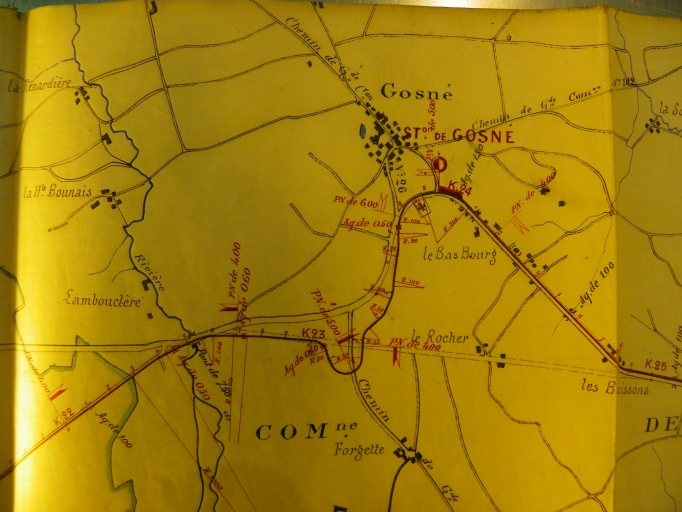 La ligne de chemin de fer et la gare de Gosné