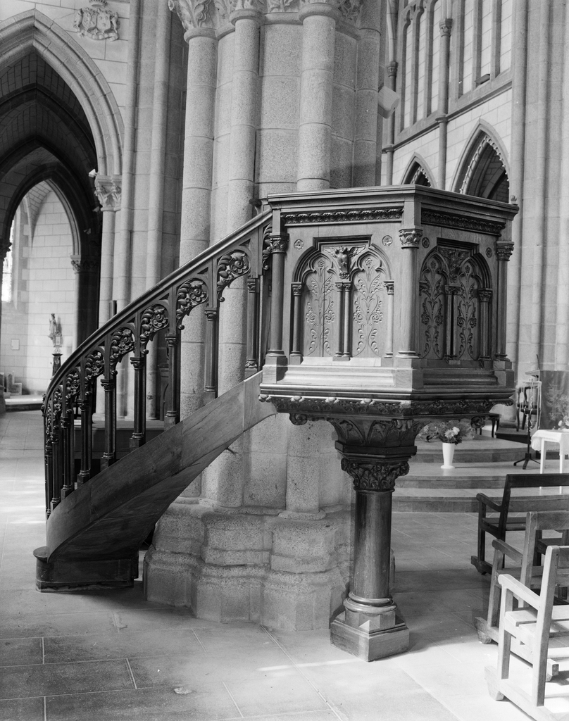 Chaire à prêcher style néo-gothique, église paroissiale du Sacré-Coeur (Pont-Scorff)