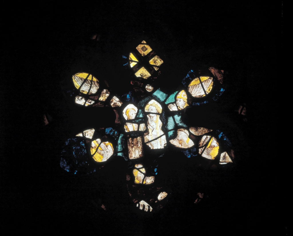 Verrière figurée : rose (baie 1), chapelle Notre-Dame-de-Trescouët et Notre-Dame-des-neiges (Caudan)
