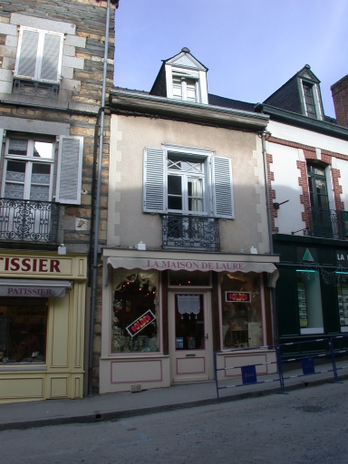 Maison à boutique, 48 rue de la Madeleine (Châteaugiron)