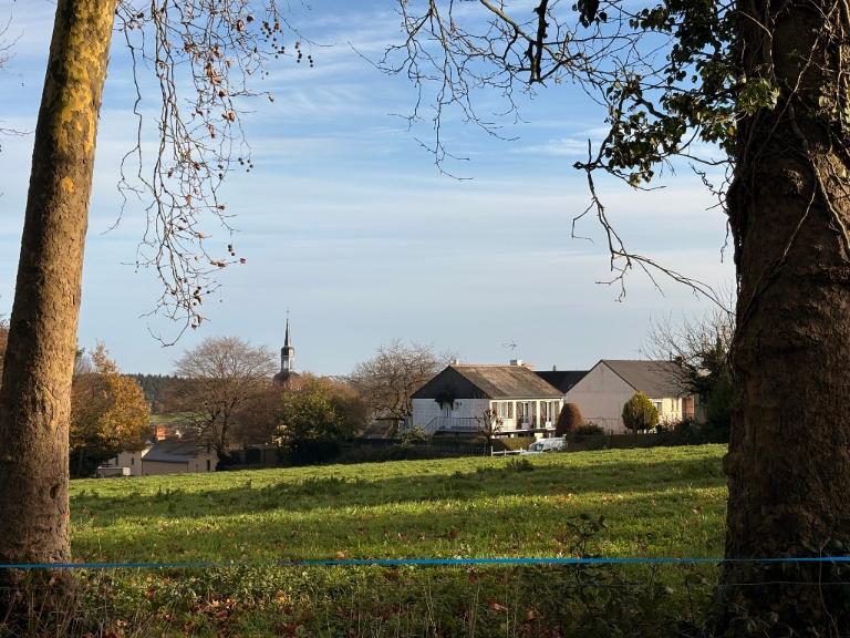 Présentation de la commune de Chanteloup : de pierre et de terre