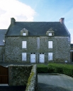 Maison, 26, 27 place de l'Eglise (Le Vivier-sur-Mer)
