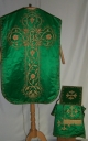 Ornement vert 5 : chasuble, voile de calice, manipule, bourse de corporal