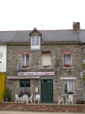 Maison et café, 7 place de la Mairie (Saint-Germain-sur-Ille)