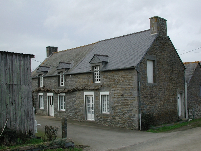 Ferme, actuellement maison, les Chapelles (Saint-Pierre-de-Plesguen fusionnée en Mesnil-Roc'h en 2019)