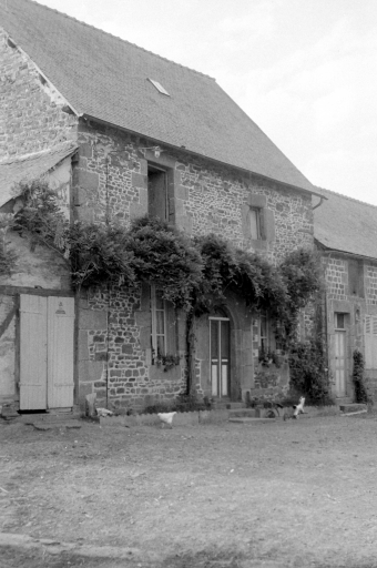 Les maisons et fermes sur la commune de Javené
