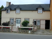 Maison à boutique, 4 rue de la Mézière (Montreuil-le-Gast)