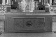 Autel et tabernacle du maître-autel, église paroissiale Saint-Pierre (Dompierre-du-Chemin fusionnée en Luitré-Dompierre en 2019)