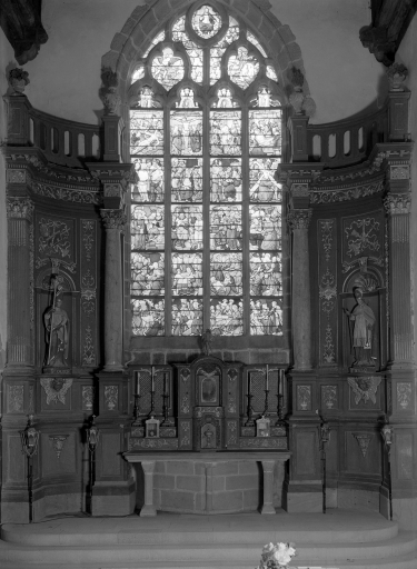 Table d'autel, devant d'autel, retable, exposition, gradins d'autel (3), statues (2) (maître-autel, retable architecturé à niche, retable cadre, tabernacle à ailes, figure d'ornement)