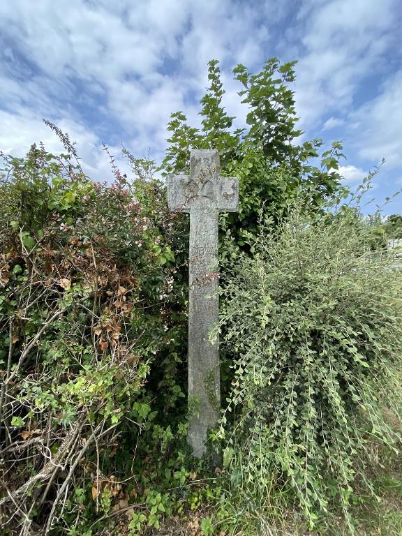 Croix de chemin, rue de la Libération (Gourhel)