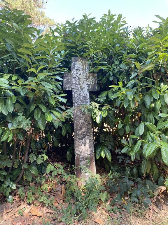 Croix de chemin, au sud de la Garenne (Glénac fusionnée en La Gacilly en 2017)
