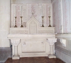 Ensemble de l'autel secondaire : autel, gradin, degré