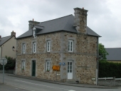 Maison à boutique, 1 rue d'Aubigné (Andouillé-Neuville)