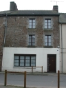 Maison à boutique, 2 place de la Mairie (Sens-de-Bretagne)