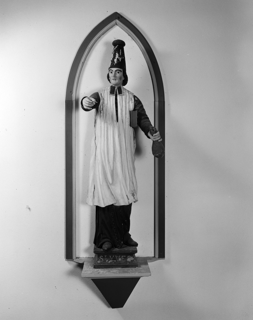 Statue (grandeur nature) : saint Yves, chapelle Saint-Servais (Pont-Scorff)