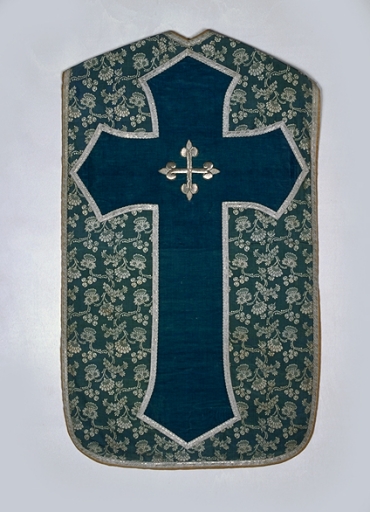 Ornement vert 3 : chasuble, voile de calice, étole, manipule