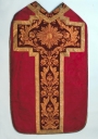 Ornement rouge : chasuble, étole