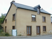 Maison à boutique, rue de la Mairie (Montreuil-le-Gast)