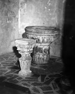 Fonts baptismaux (cuve baptismale à infusion), église paroissiale Saint-Pierre (Sibiril)