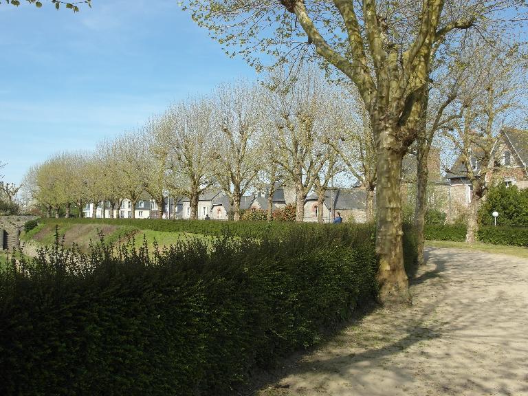 Promenade des Grands Fossés, rue Leconte de Lisle (Dinan)