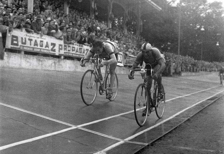 Vélodrome de la Rabine, actuellement Stade de football de la Rabine (Vannes)