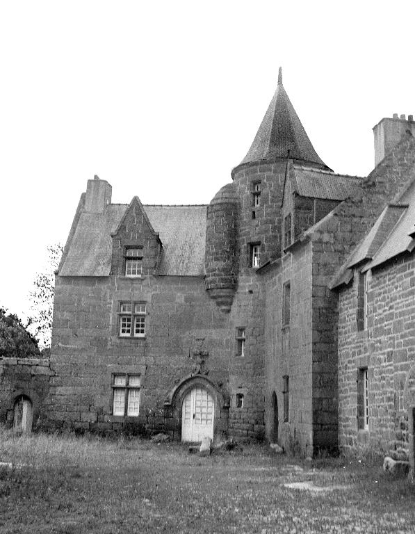 Manoir de Kerguéréon (Ploubezre)