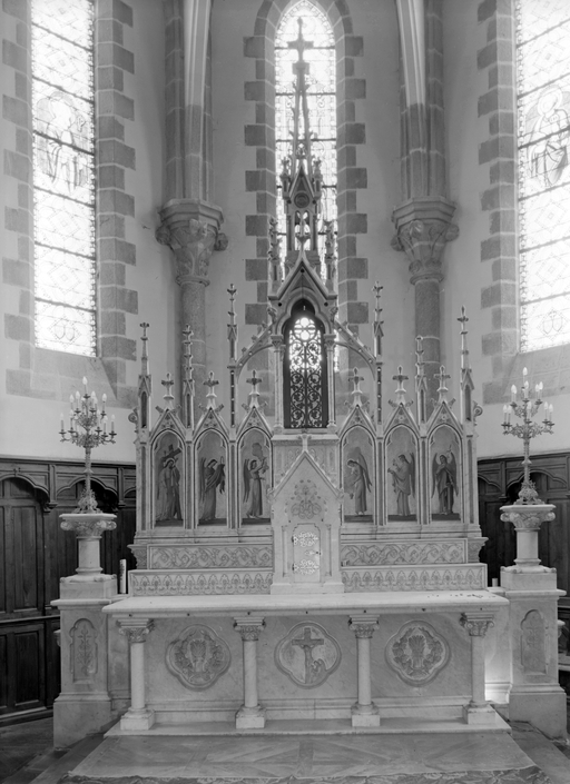 Ensemble du maître-autel : autel, retable, tabernacle, 2 gradins d'autel, église Saint-Golven (Taupont)