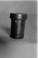 Ampoule à huile des malades (boîte à huile des malades), église paroissiale Saint-Vincent-Ferrier (Calanhel)