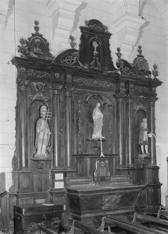 Autels (2), retables (2), tabernacles (2), gradin d'autel (4) (autel tombeau, autel secondaire, retable architecturé à niche), autel du sacré-coeur, autel du rosaire, église paroissiale Sainte-Cécile (Theix fusionnée en Theix-Noyalo en 2016)