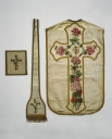 Ornement blanc 9 : chasuble (Maure-de-Bretagne fusionnée en Val d'Anast en 2017)