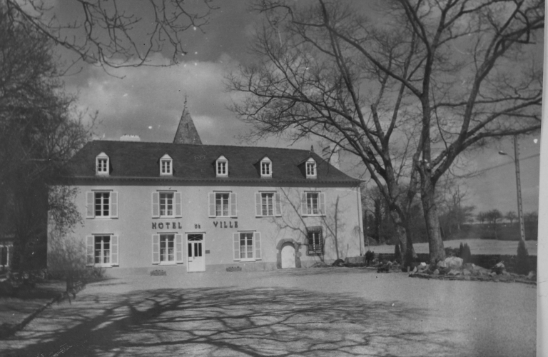 Manoir de la Chalotais actuellement hôtel de ville, rue de l'Hotel de Ville (Cesson-Sévigné)