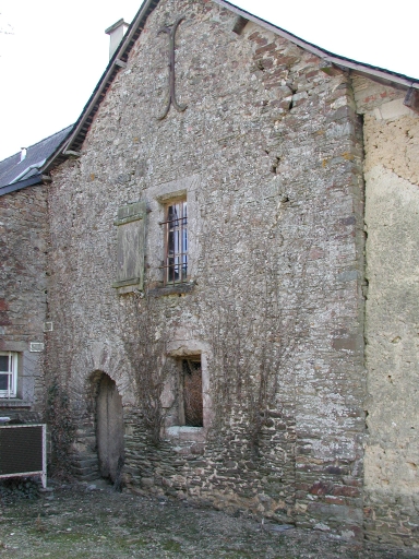 Maison, rue du Stade, les Rochers (Vergéal)