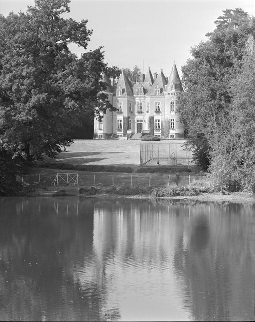 Château de la Bichetière, ou de la Bicheptière (Cornillé)