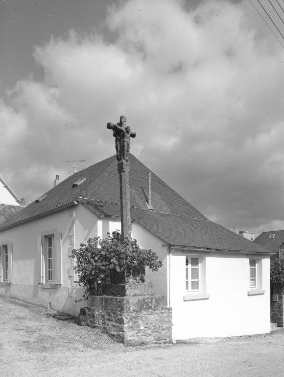 Croix monumentale dite Croas Veron (Plomodiern)